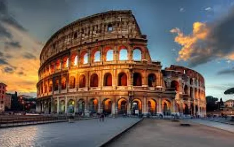 El Coliseo Romano, una antigua maravilla arquitectónica.