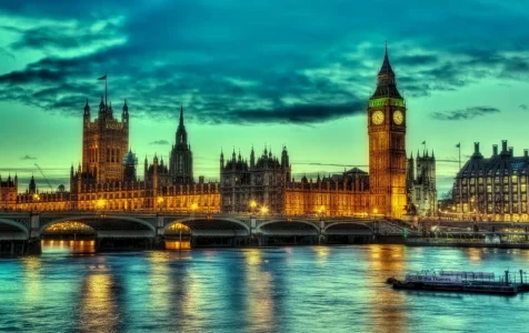 El Big Ben, un icónico reloj en Londres.